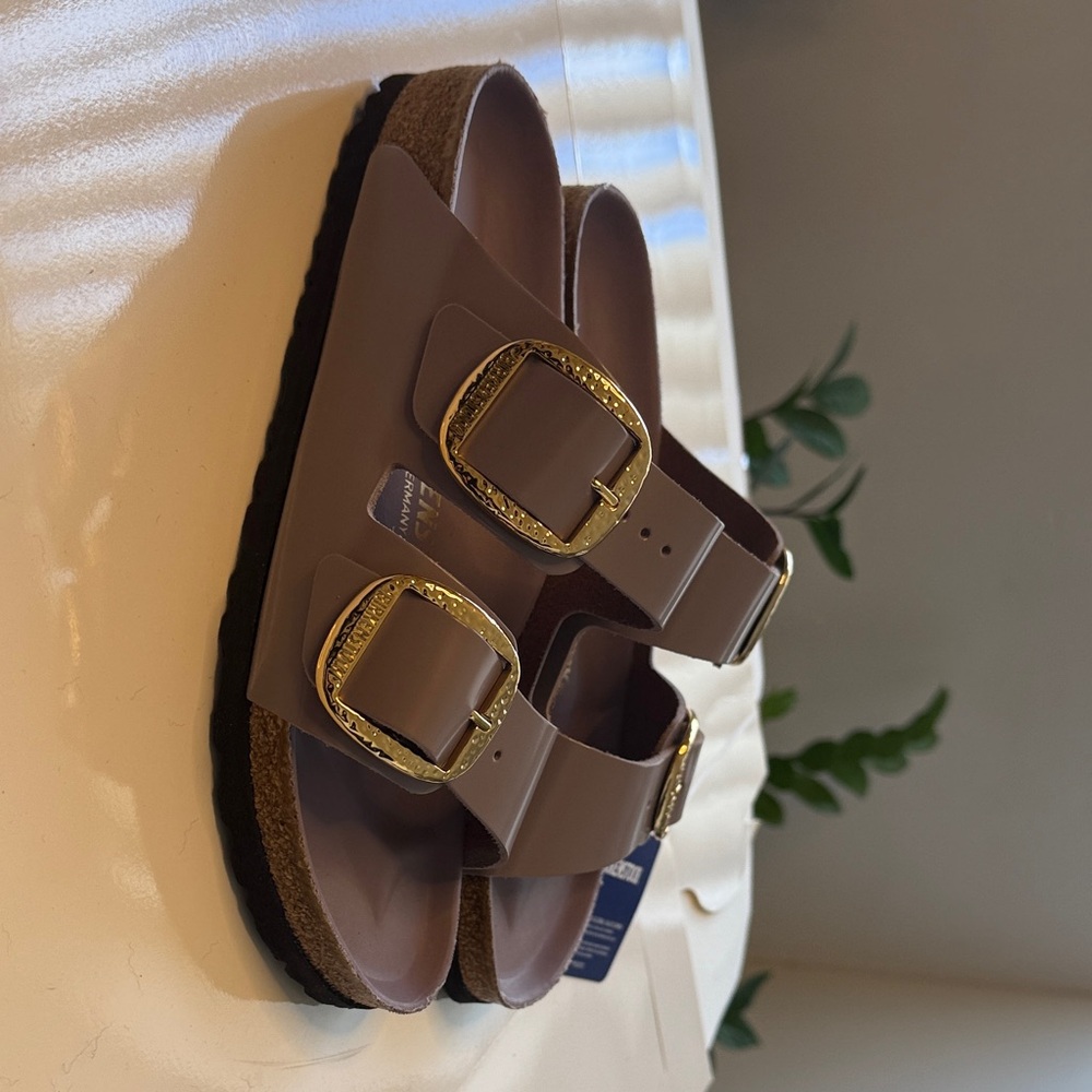 Birkenstock Buckle Natural Leather Patent High-Shine Faded Purple. - Picture 2 of 11